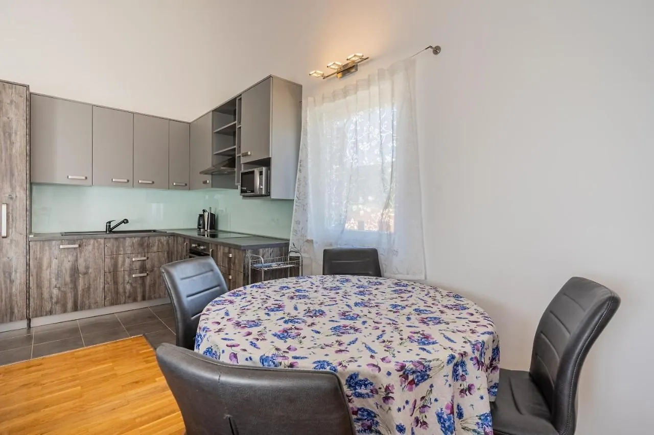 Apartments With Wifi Cres - 20832