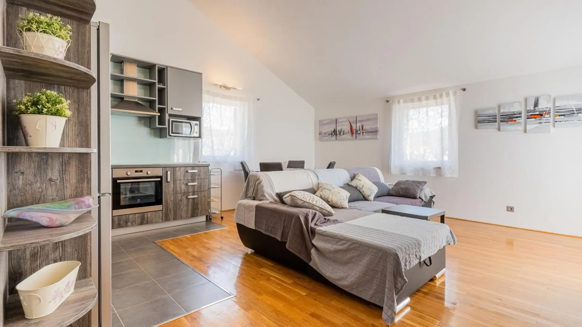 Apartments With Wifi Cres - 20832